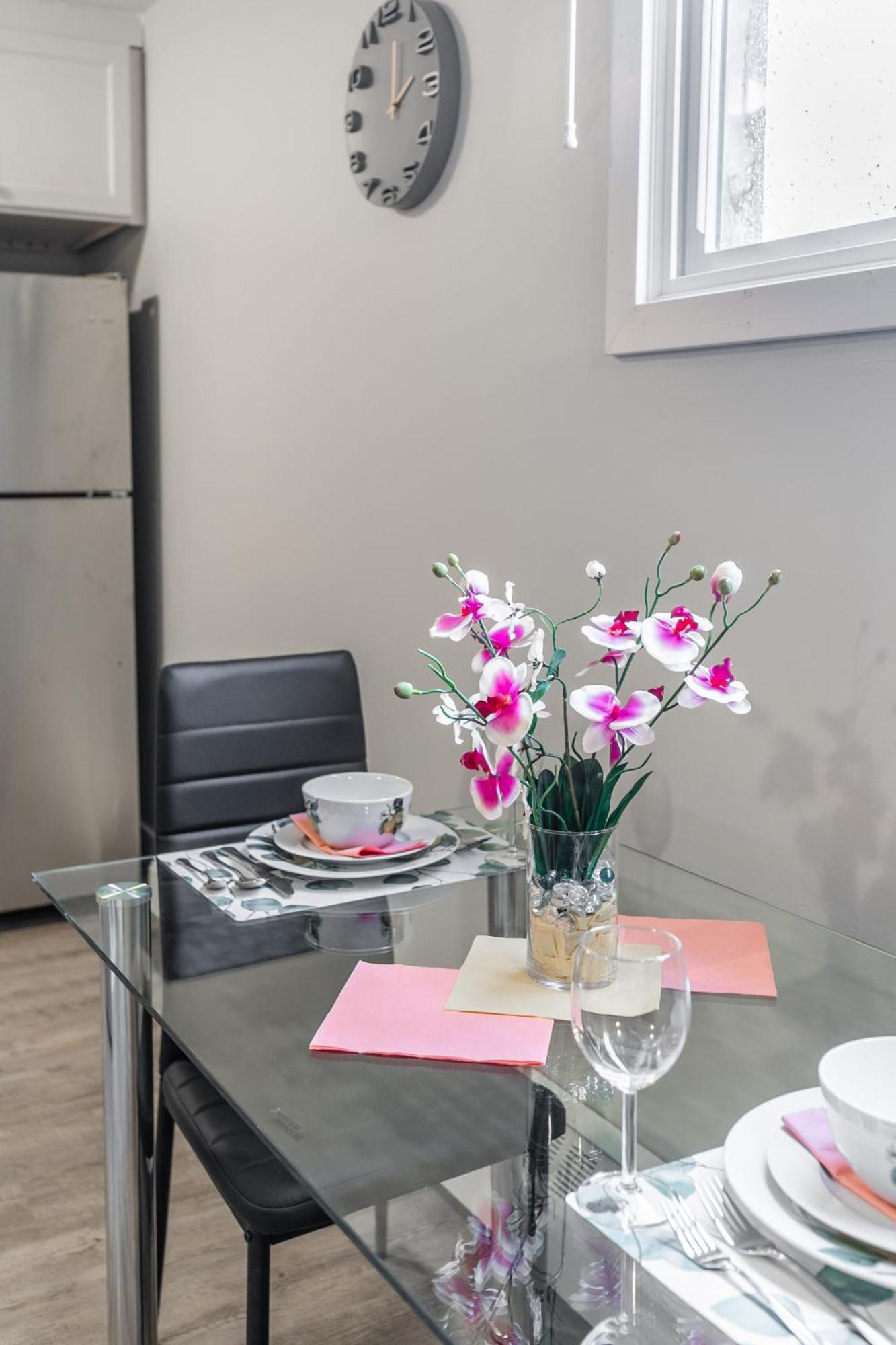 1Br Basement Condo - James Street Hamilton Dış mekan fotoğraf
