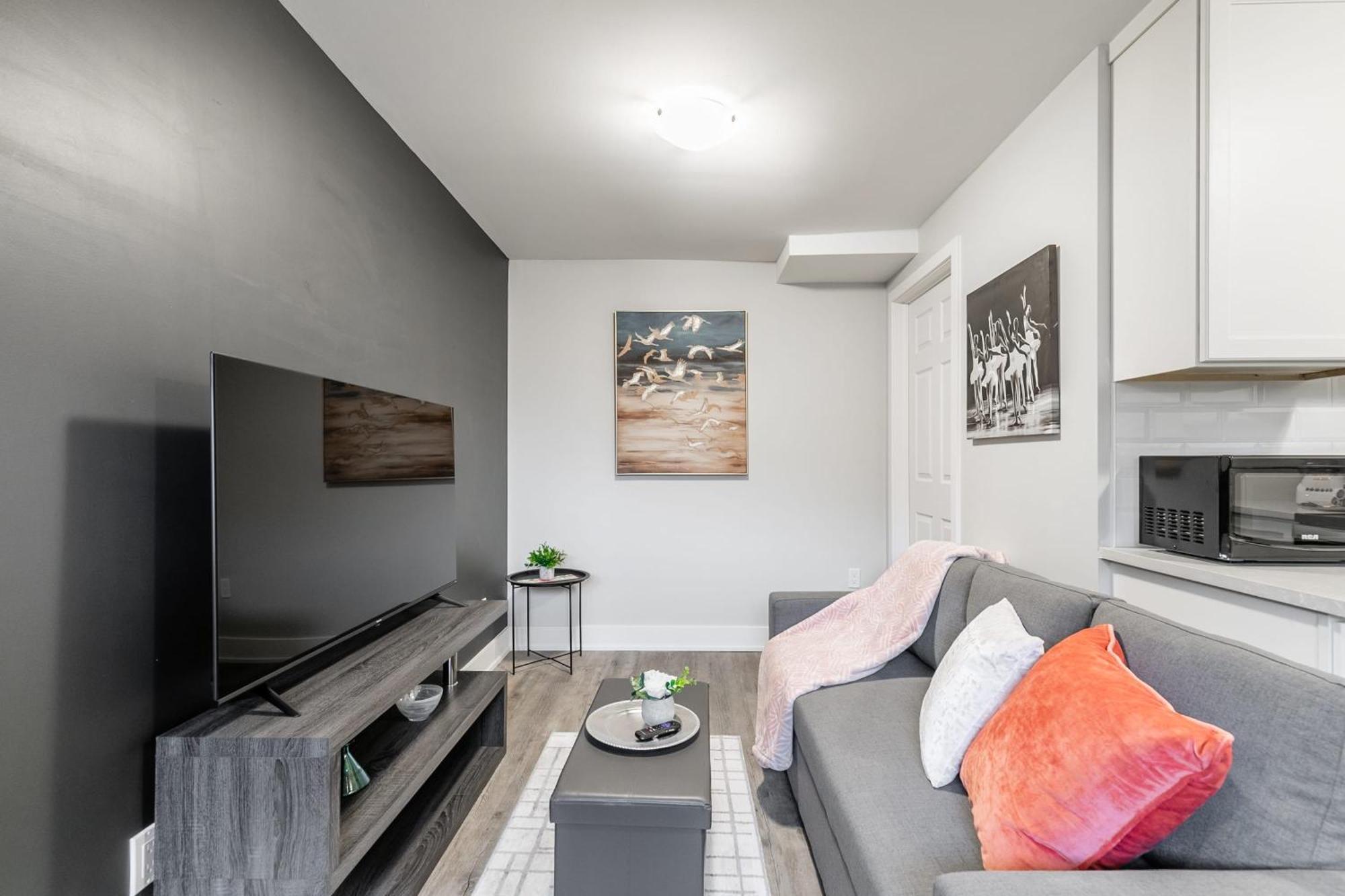 1Br Basement Condo - James Street Hamilton Dış mekan fotoğraf